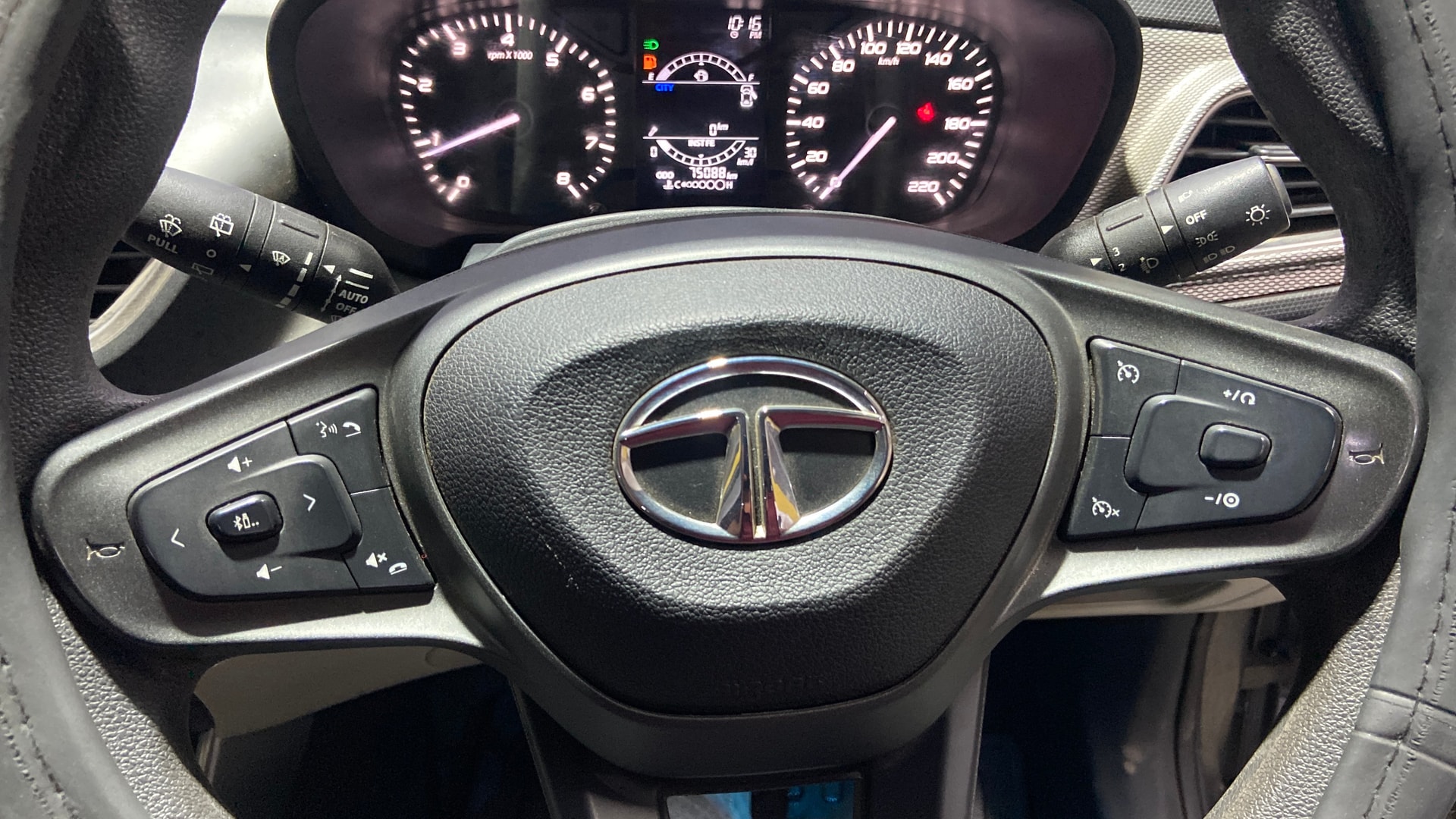 View 2022 Tata Altroz XZ Petrol Image 3 Used 2022 Tata Altroz XZ Petrol Image 3