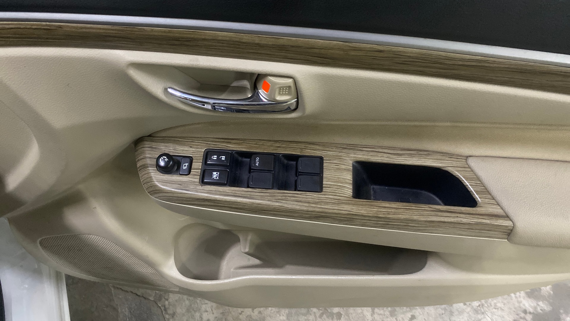 View 2024 Maruti Suzuki 1000 Base Variant Image 34 Used 2024 Maruti Suzuki 1000 Base Variant Image 34