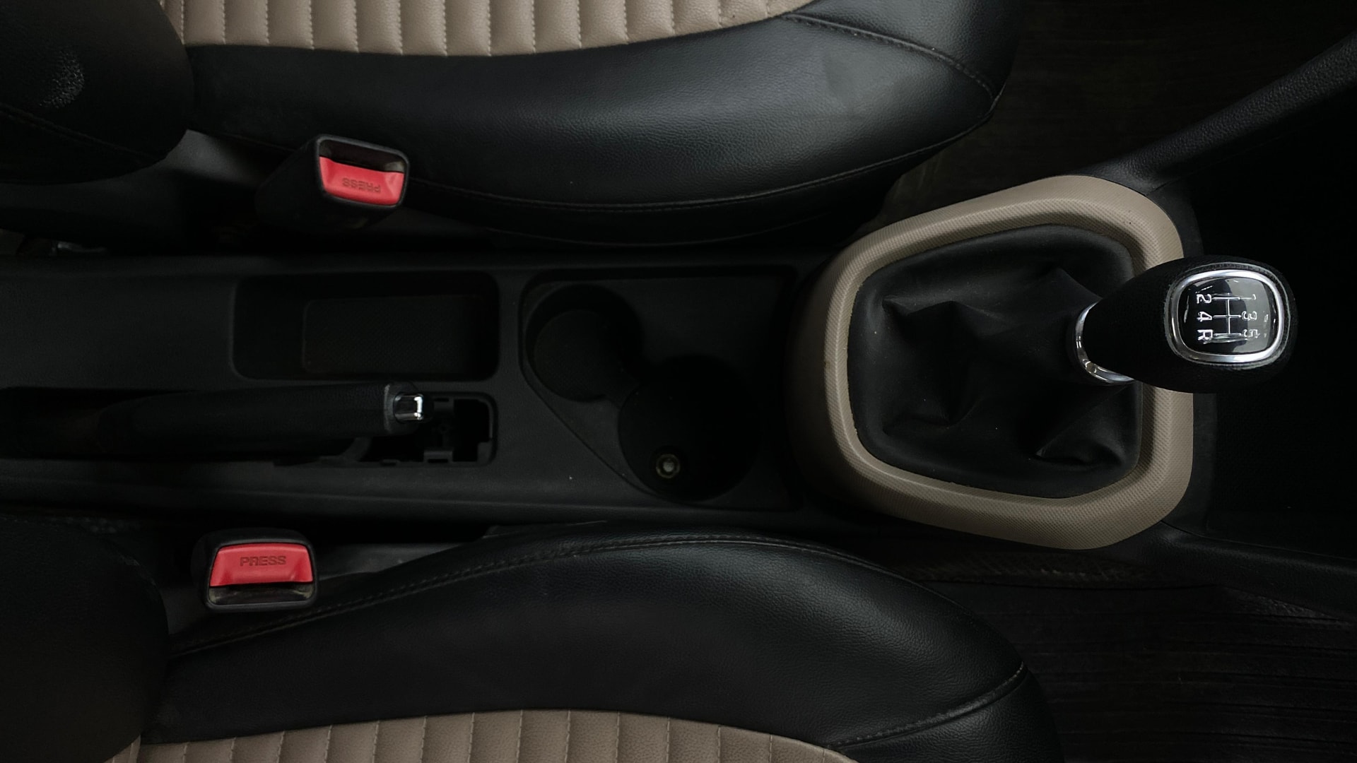 View 2016 Hyundai Grand i10 Sportz 1.2 Kappa Image 38 Used 2016 Hyundai Grand i10 Sportz 1.2 Kappa Image 38