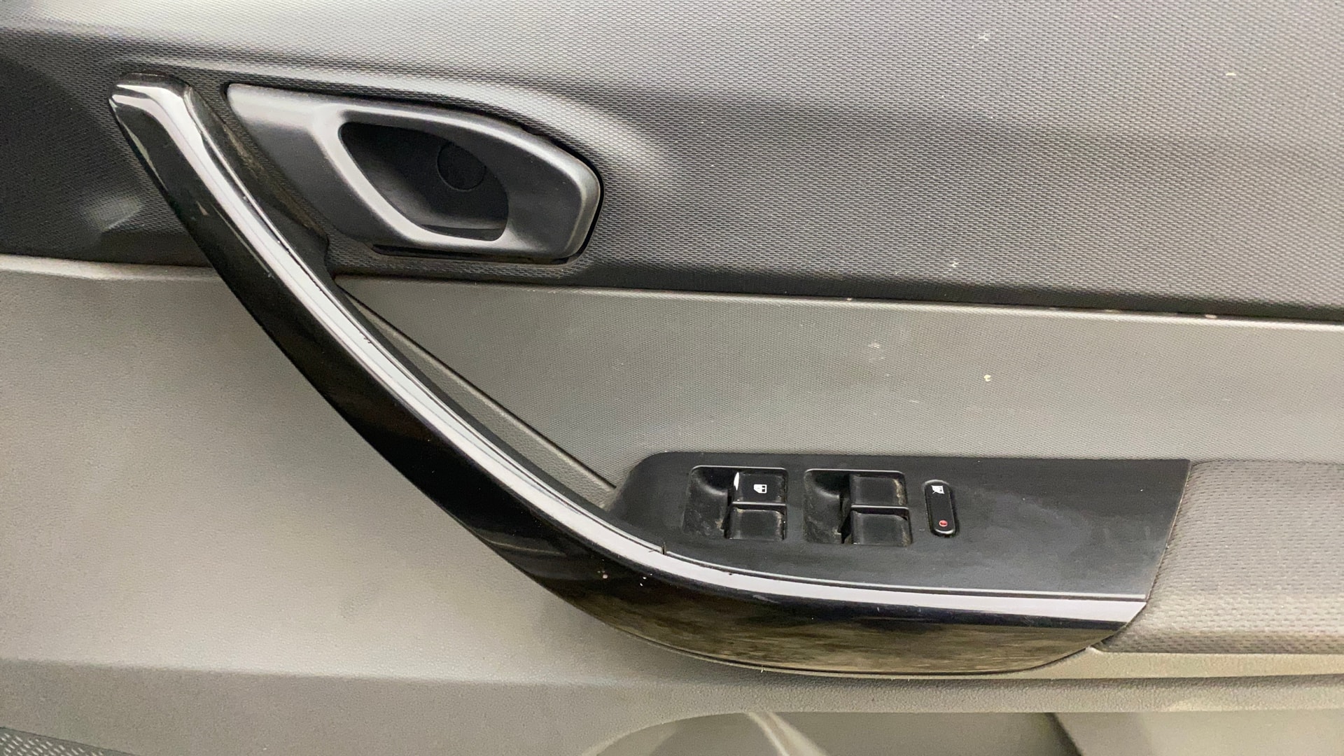 View 2018 Tata Tigor XT Petrol Image 32 Used 2018 Tata Tigor XT Petrol Image 32
