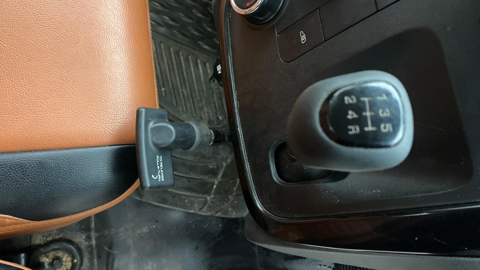 View 2019 Mahindra KUV100 K2 Petrol BS IV Image 37 Used 2019 Mahindra KUV100 K2 Petrol BS IV Image 37