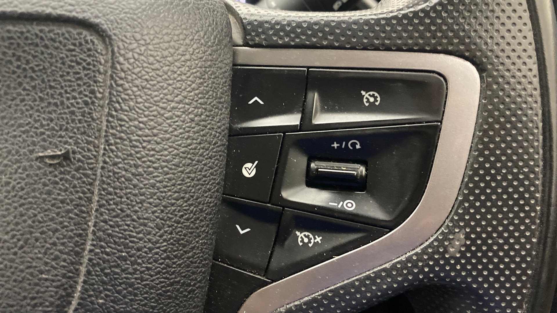View 2019 Tata Harrier XE Image 3 Used 2019 Tata Harrier XE Image 3