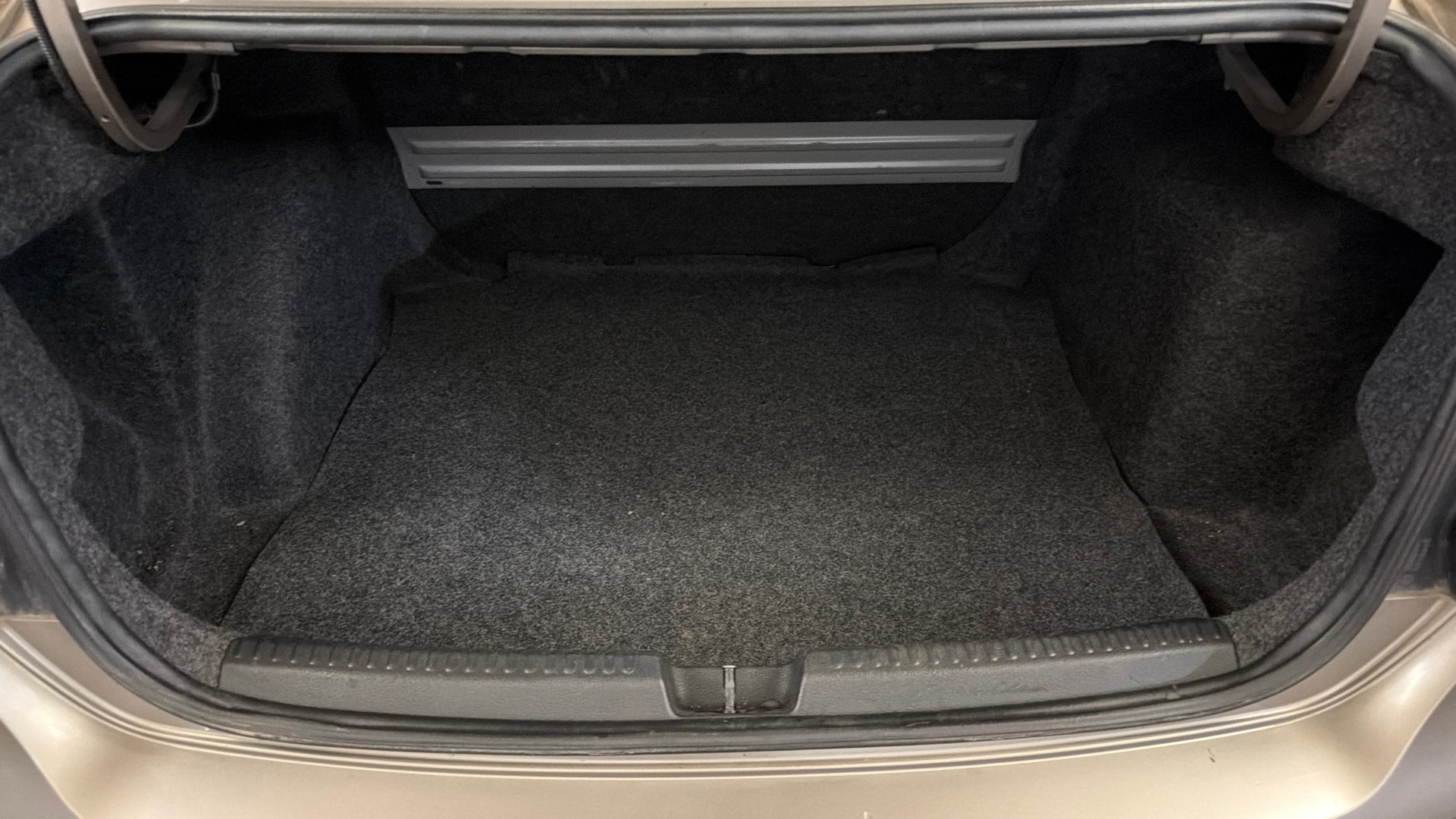 View 2016 Volkswagen Vento DSG Image 11 Used 2016 Volkswagen Vento DSG Image 11