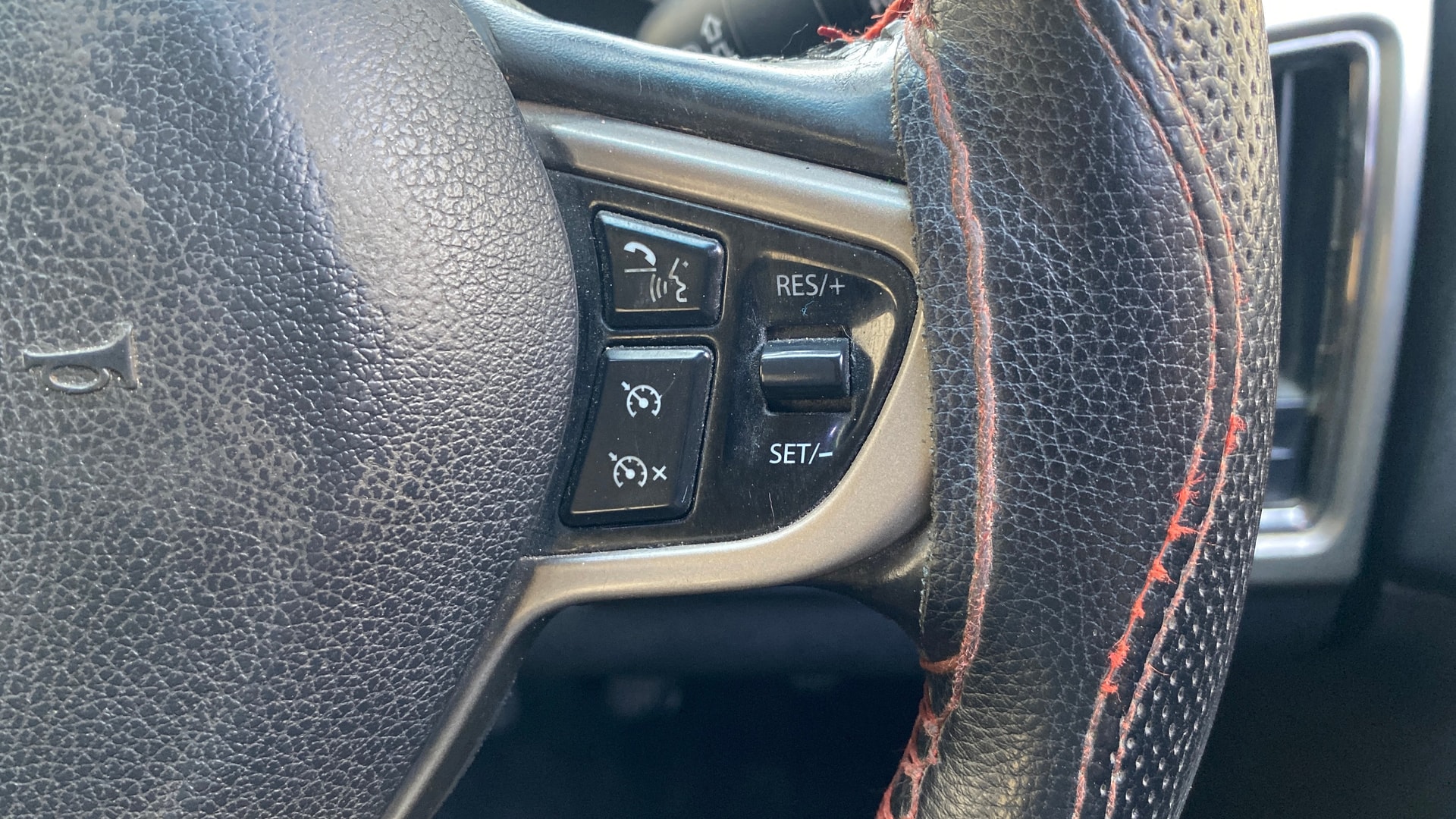 View 2020 Tata Hexa XT 4X2 Image 3 Used 2020 Tata Hexa XT 4X2 Image 3