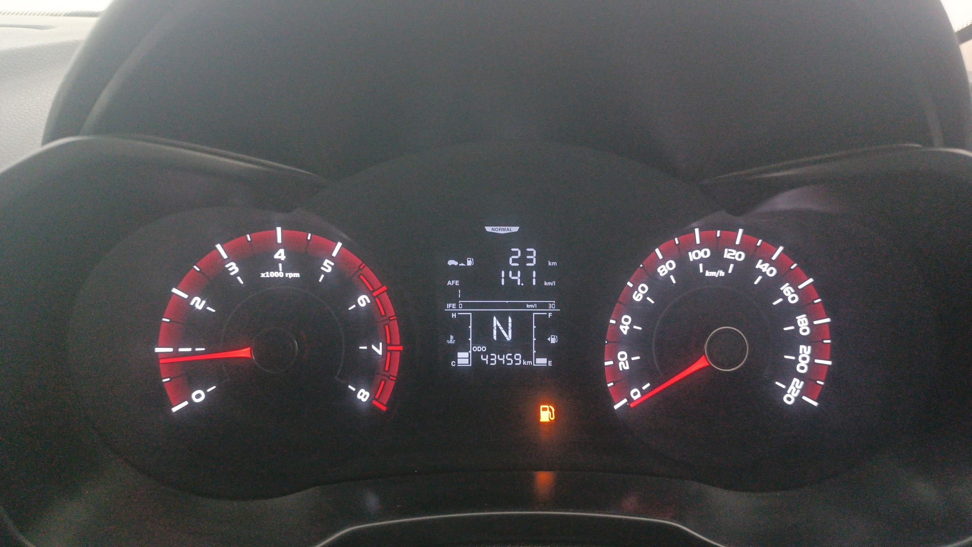 View 2019 Mahindra XUV300 W4 Petrol BS IV Image 33 Used 2019 Mahindra XUV300 W4 Petrol BS IV Image 33