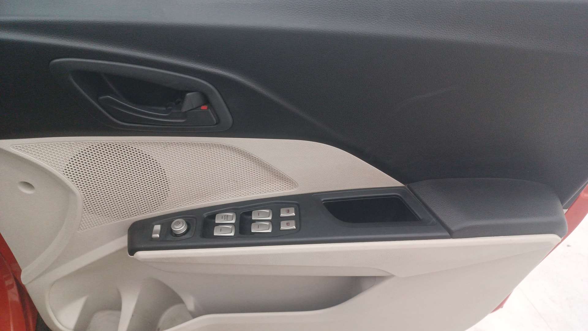 View 2019 Mahindra XUV300 W4 Petrol BS IV Image 32 Used 2019 Mahindra XUV300 W4 Petrol BS IV Image 32