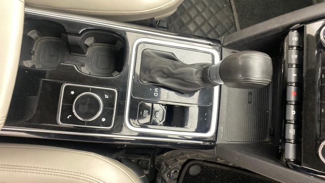 View Mahindra XUV700 Image 44 Used Mahindra XUV700 Image 44