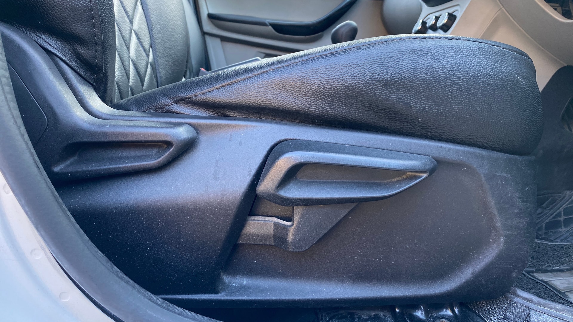 View 2020 Tata Tiago Revotorq XB Image 19 Used 2020 Tata Tiago Revotorq XB Image 19