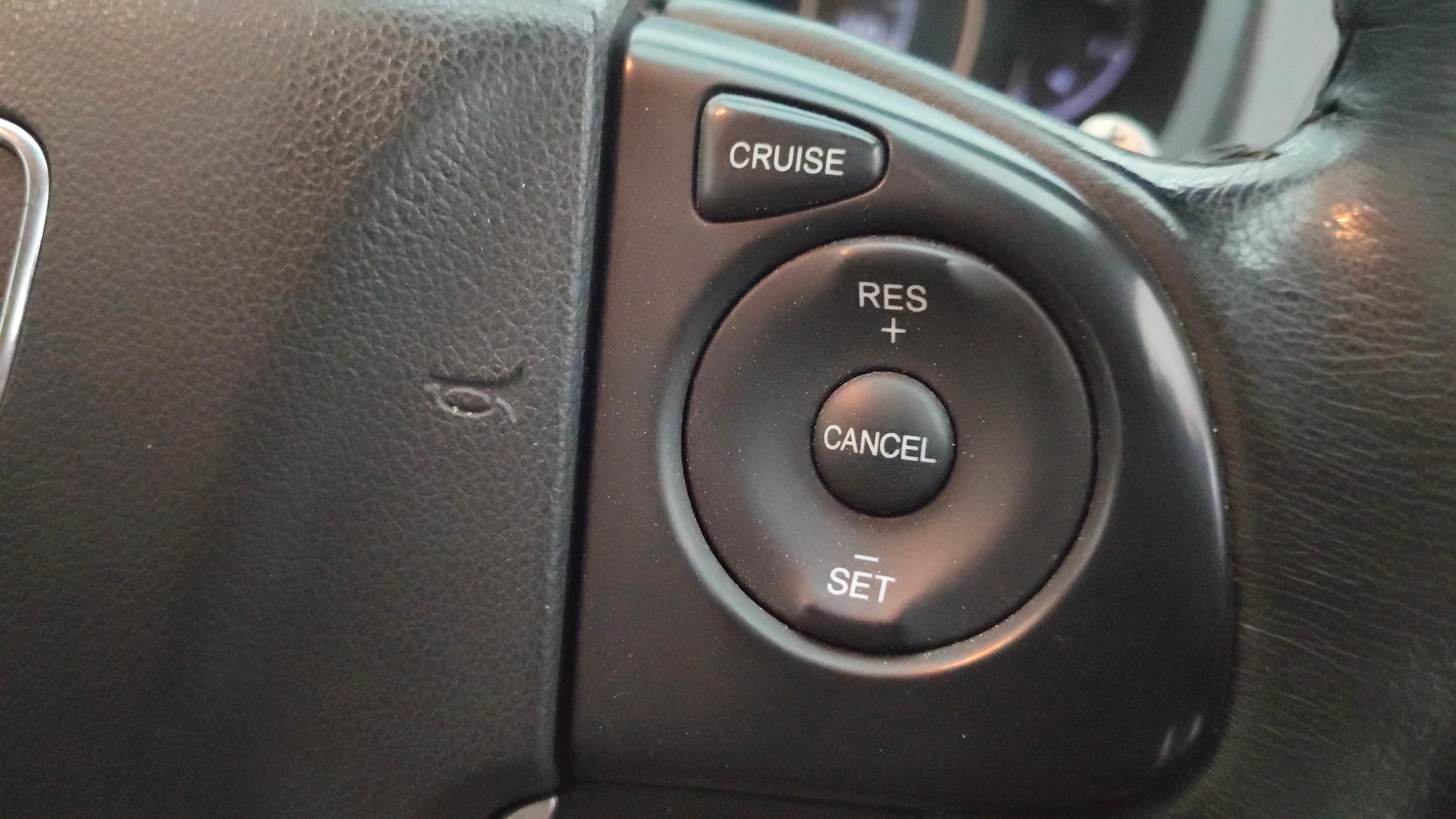 View 2015 Honda CR-V 2.0L AT Petrol Image 3 Used 2015 Honda CR-V 2.0L AT Petrol Image 3
