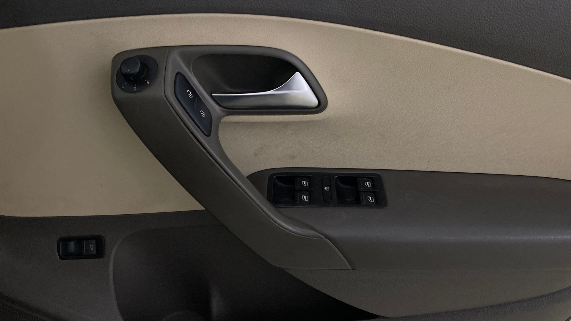 View 2014 Volkswagen Vento 1.2 L TSI Comfortline Petrol AT Image 32 Used 2014 Volkswagen Vento 1.2 L TSI Comfortline Petrol AT Image 32