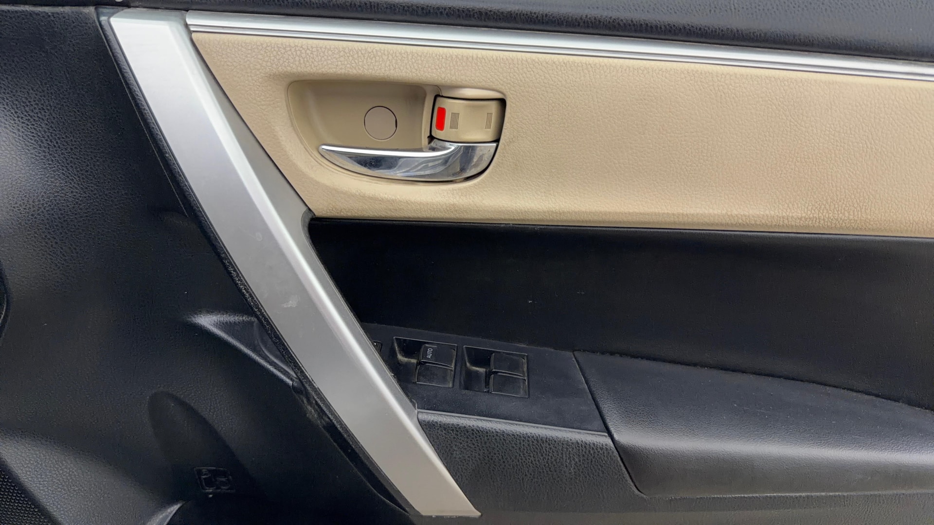 View 2015 Toyota Corolla Altis 1.8 GL Image 33 Used 2015 Toyota Corolla Altis 1.8 GL Image 33