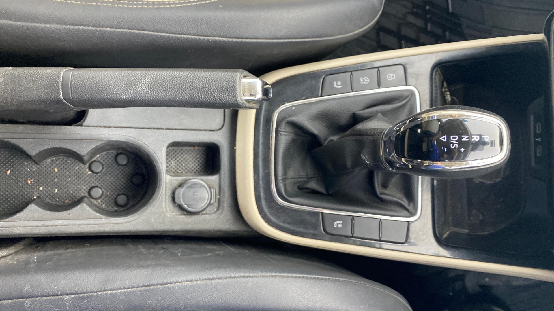 View 2023 Skoda Slavia Style 1.0 TSI AT Image 41 Used 2023 Skoda Slavia Style 1.0 TSI AT Image 41