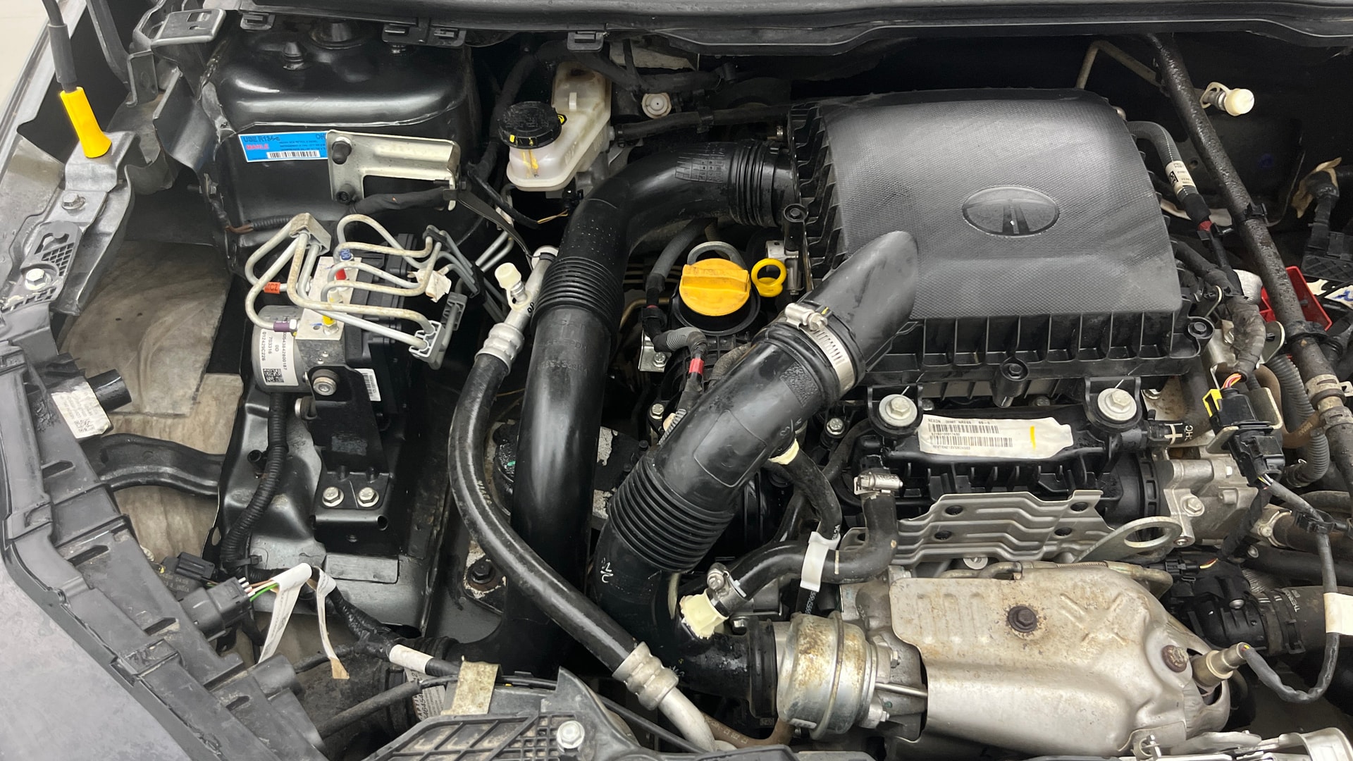 View 2024 Tata Nexon Revotron XE Image 3 Used 2024 Tata Nexon Revotron XE Image 3