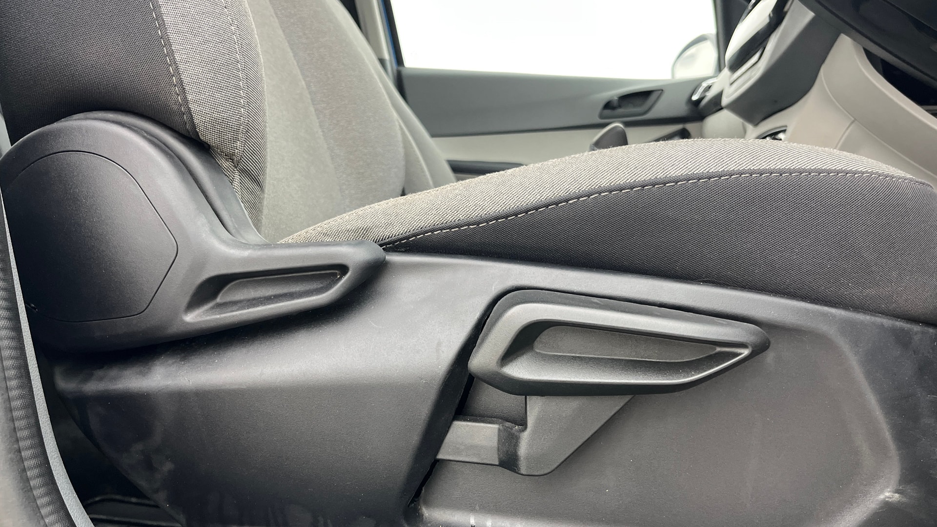 View 2025 Tata Tiago Revotorq XB Image 19 Used 2025 Tata Tiago Revotorq XB Image 19