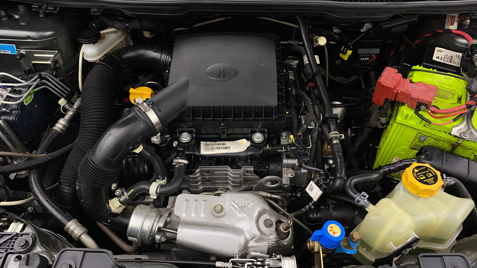 View 2025 Tata Curvv Smart 1.2 Revotron Petrol 6MT Image 43 Used 2025 Tata Curvv Smart 1.2 Revotron Petrol 6MT Image 43