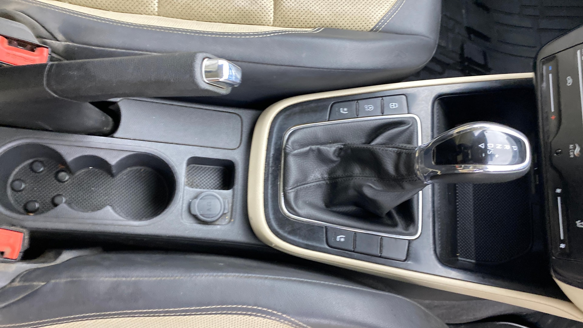 View 2022 Skoda Slavia Style 1.0 TSI AT Image 42 Used 2022 Skoda Slavia Style 1.0 TSI AT Image 42