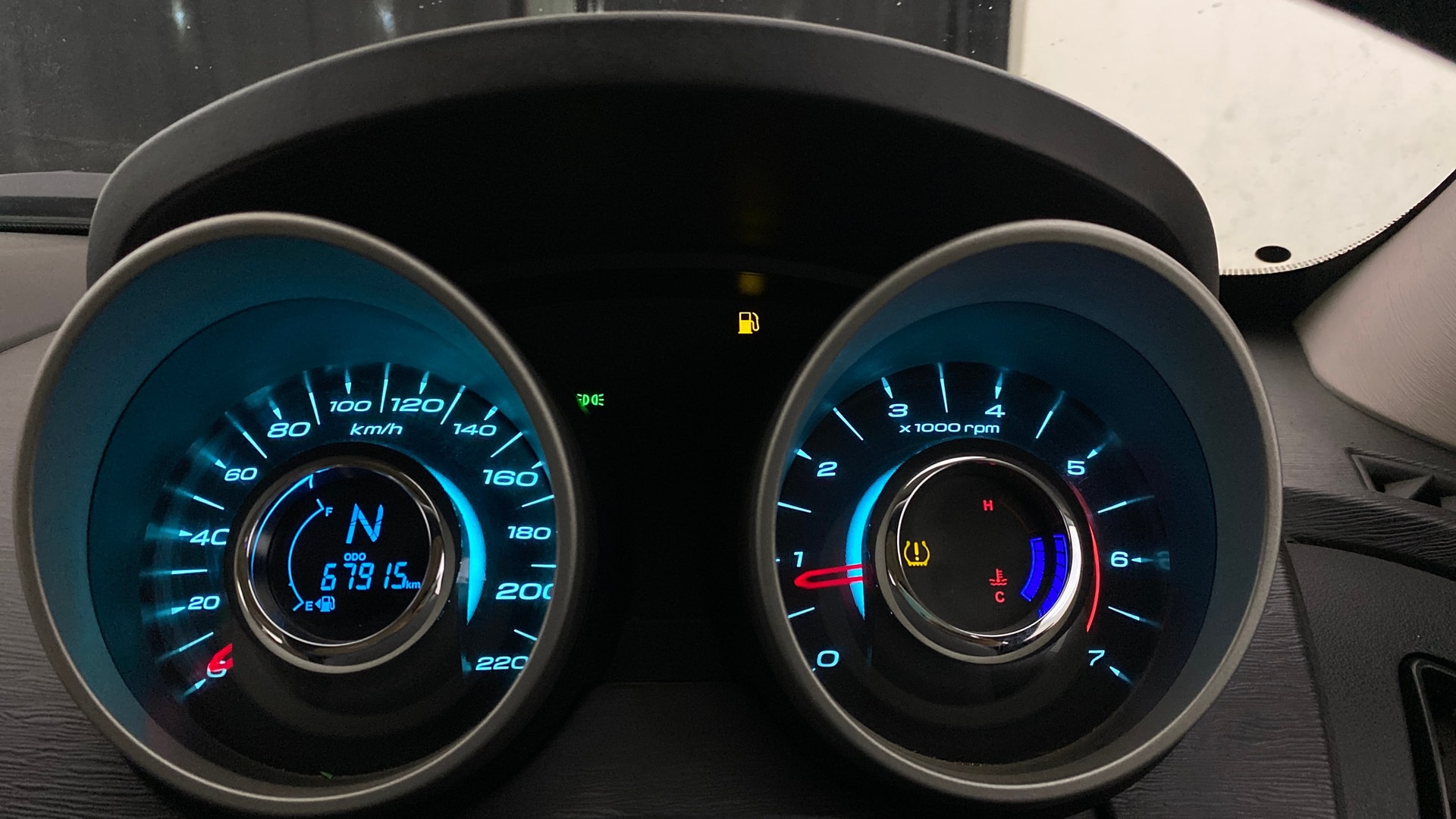 View 2017 Mahindra XUV500 W10 FWD Image 37 Used 2017 Mahindra XUV500 W10 FWD Image 37