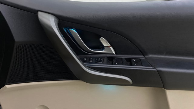 View Mahindra XUV500 Image 35 Used Mahindra XUV500 Image 35