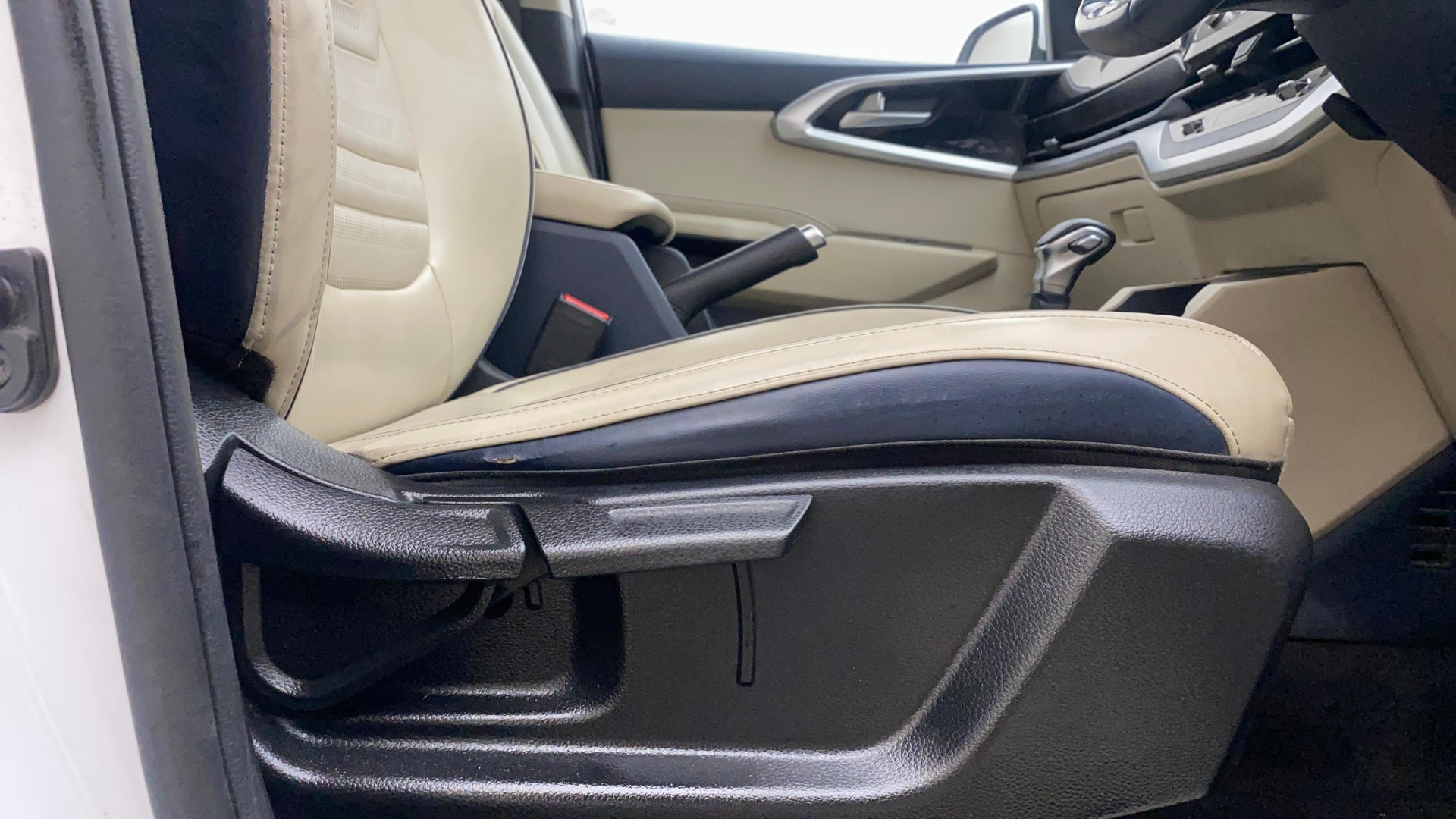 View 2022 Kia Carens Luxury Plus 1.5 AT Diesel 7 STR Image 20 Used 2022 Kia Carens Luxury Plus 1.5 AT Diesel 7 STR Image 20