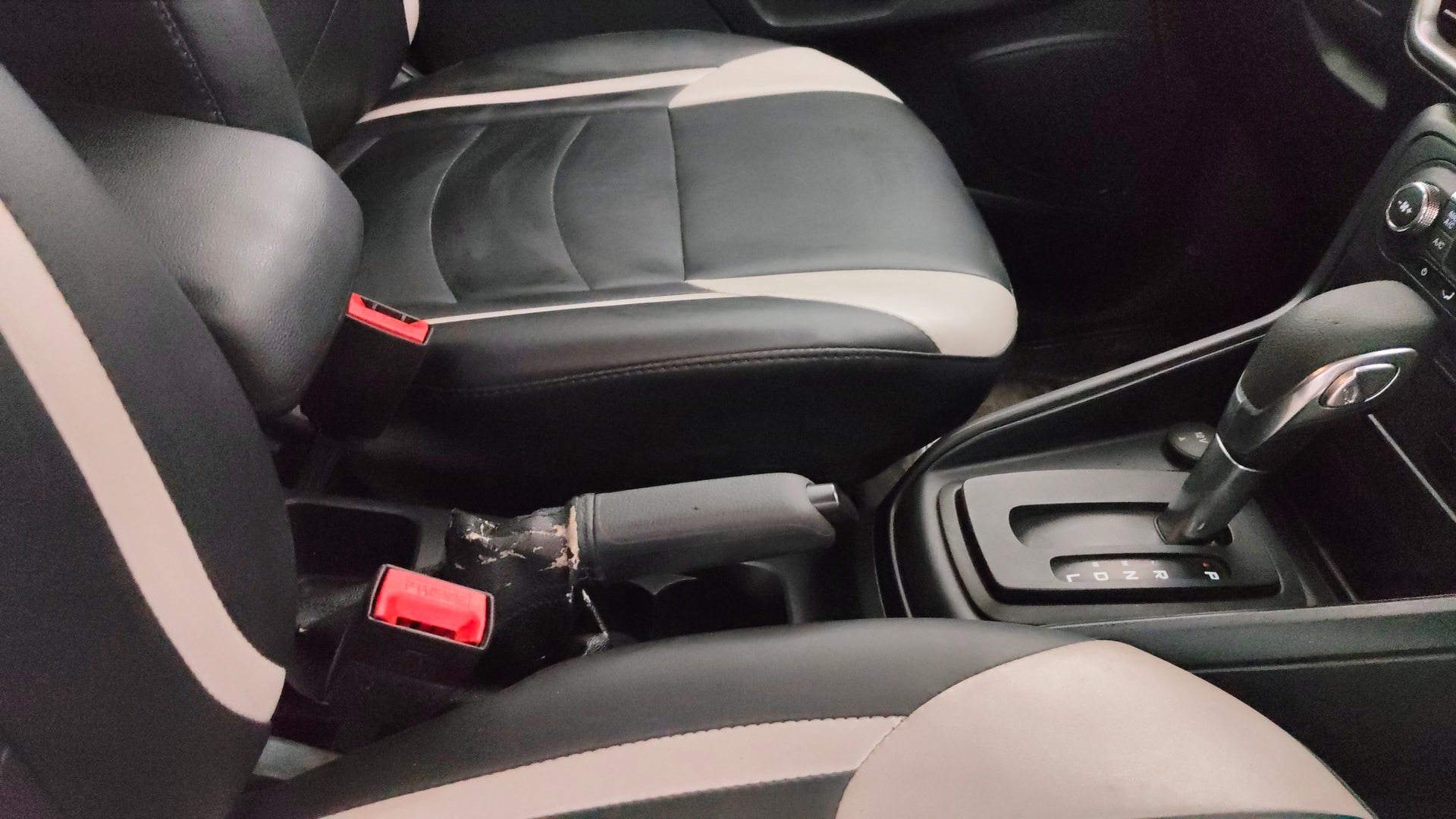 View 2018 Ford EcoSport 1.5 TDCi Diesel Ambiente BS IV Image 38 Used 2018 Ford EcoSport 1.5 TDCi Diesel Ambiente BS IV Image 38