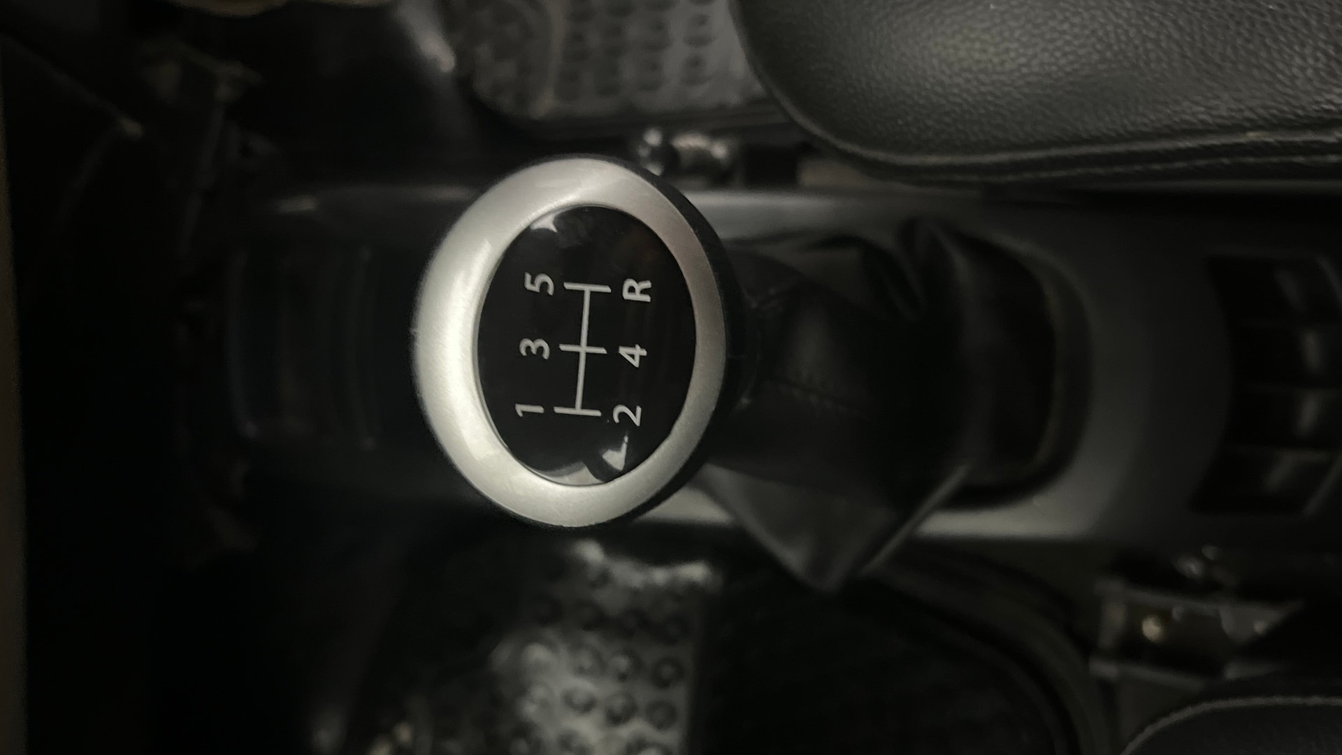 View 2017 Maruti Suzuki 1000 Base Variant Image 37 Used 2017 Maruti Suzuki 1000 Base Variant Image 37
