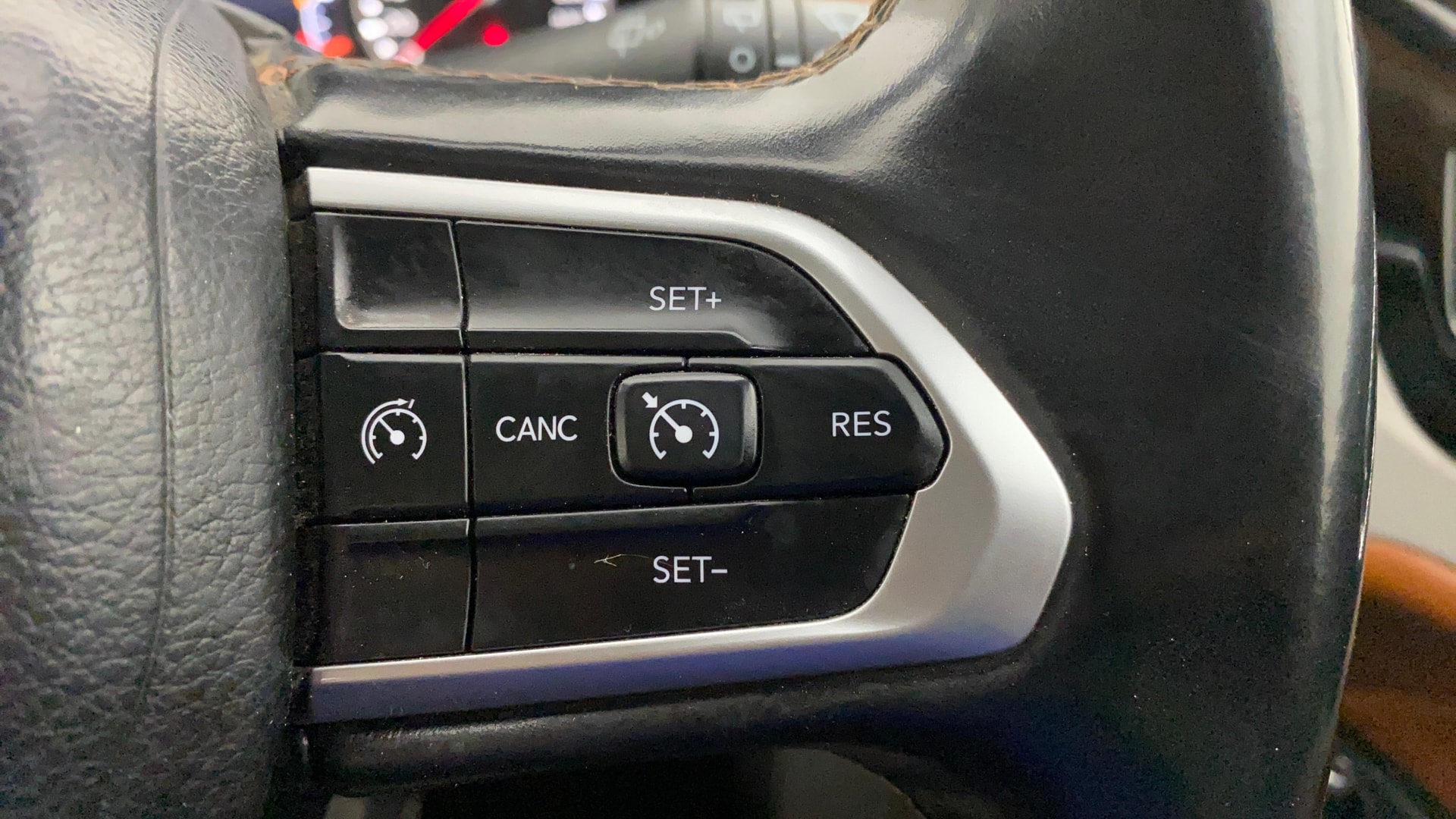 View 2021 Jeep Compass Limited (O)1.4 Multi AIR Petrol DDCT AT BS IV Image 3 Used 2021 Jeep Compass Limited (O)1.4 Multi AIR Petrol DDCT AT BS IV Image 3