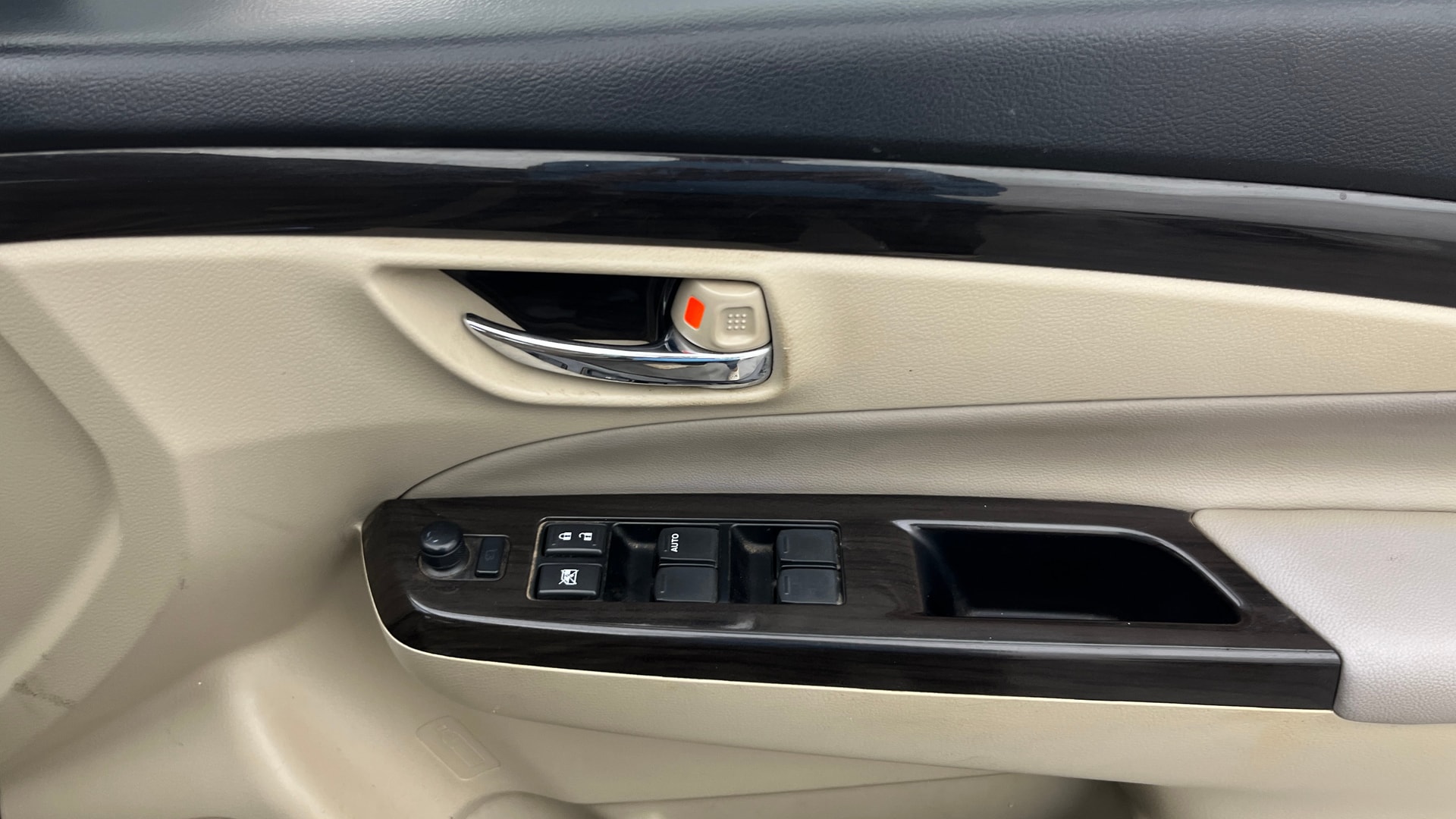 View 2017 Maruti Suzuki 1000 Base Variant Image 33 Used 2017 Maruti Suzuki 1000 Base Variant Image 33