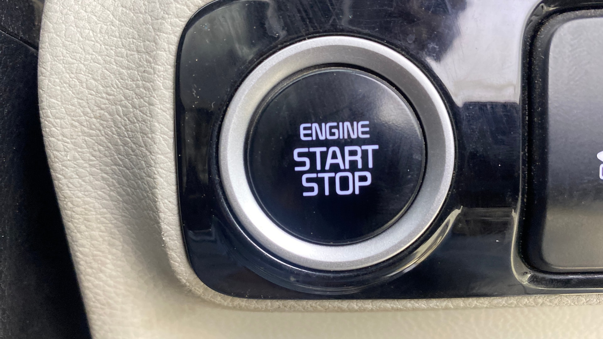 View 2023 Kia Sonet HTX AT Diesel Image 36 Used 2023 Kia Sonet HTX AT Diesel Image 36