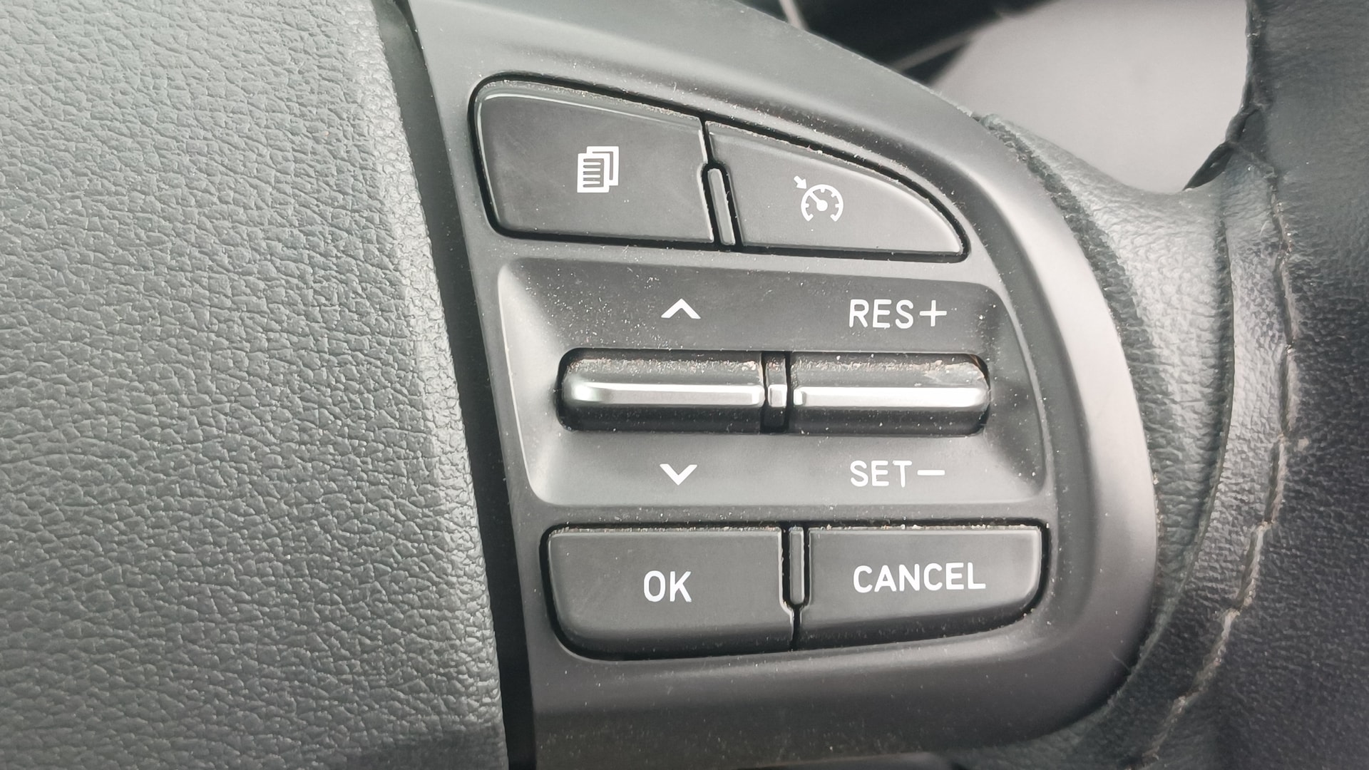 View 2024 Hyundai Grand i10 Nios Sportz Petrol AMT Image 3 Used 2024 Hyundai Grand i10 Nios Sportz Petrol AMT Image 3
