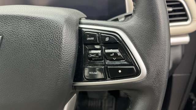 View Mahindra XUV700 Image 3 Used Mahindra XUV700 Image 3