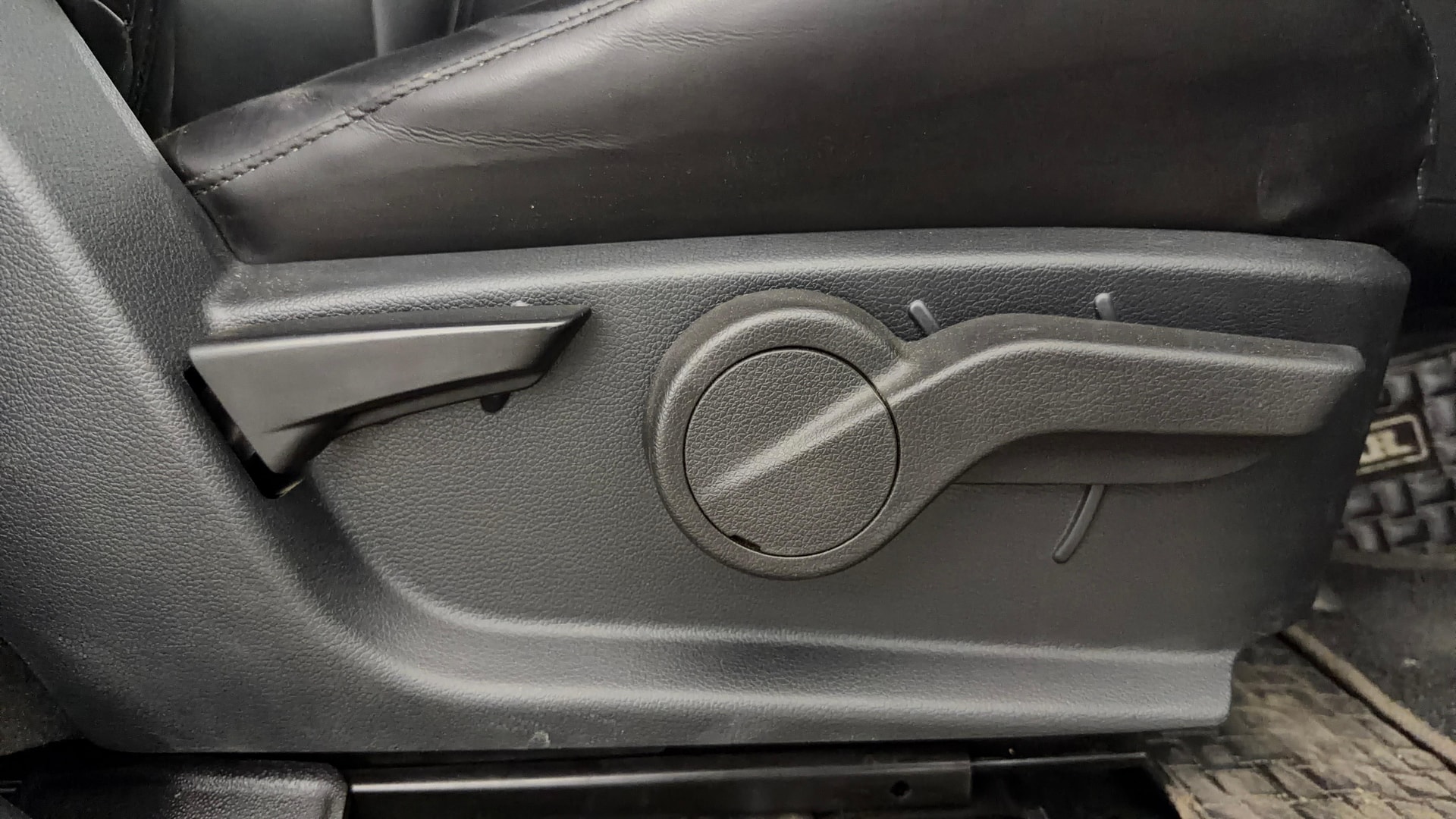 View 2022 Mahindra Thar AX Standard Manual Soft Top 6 Seater Image 18 Used 2022 Mahindra Thar AX Standard Manual Soft Top 6 Seater Image 18