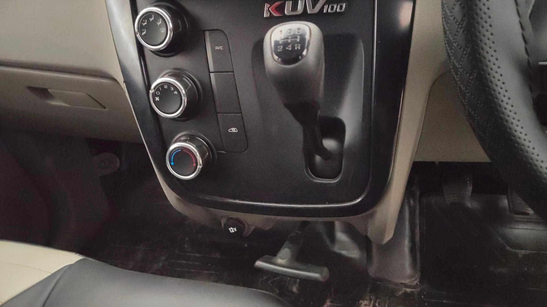 View 2017 Mahindra KUV100 K2 6 STR Image 38 Used 2017 Mahindra KUV100 K2 6 STR Image 38