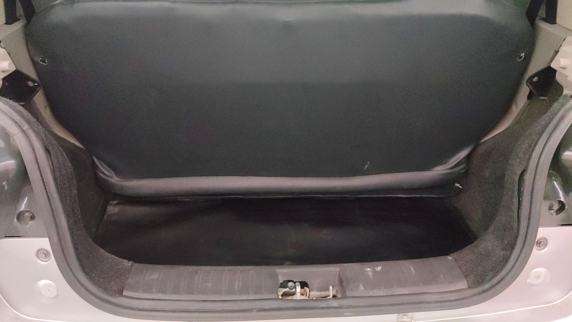 View 2017 Mahindra KUV100 K2 6 STR Image 10 Used 2017 Mahindra KUV100 K2 6 STR Image 10