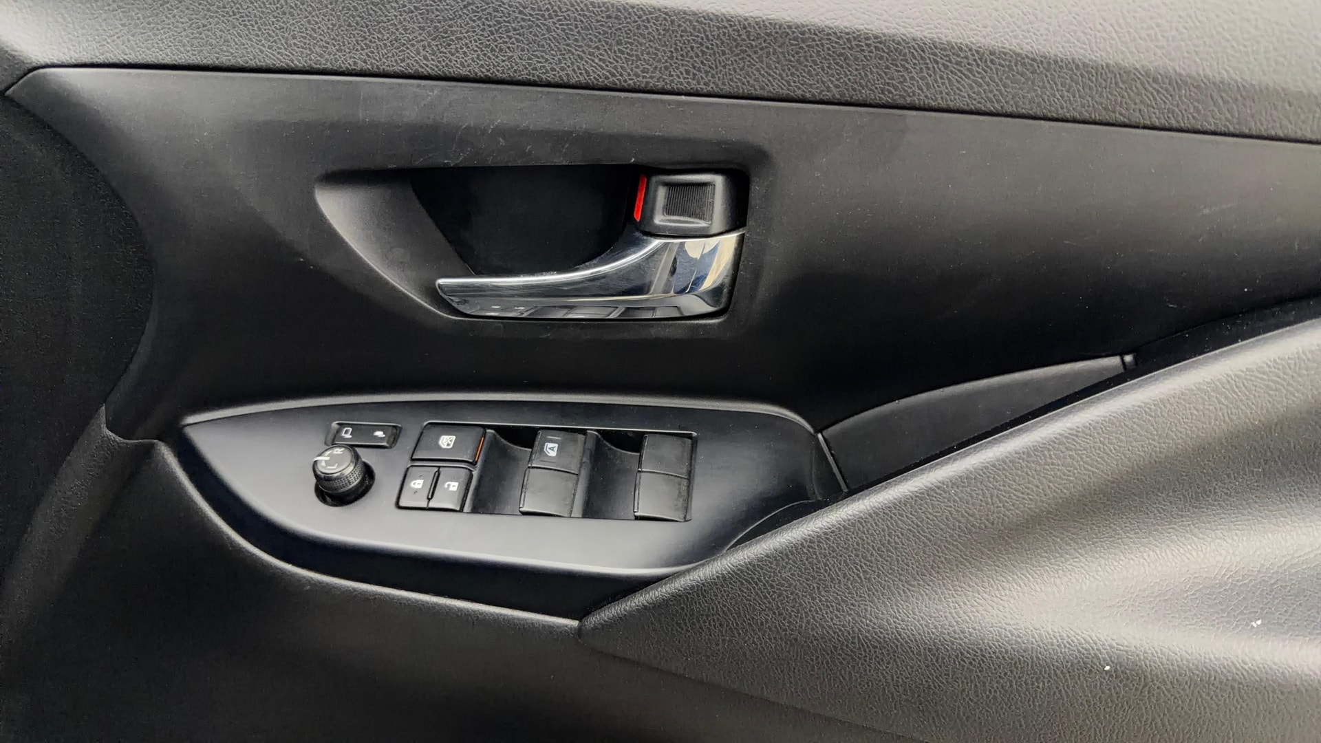View 2019 Toyota Innova Crysta 2.7 GX AT 7-Seater BS IV Image 40 Used 2019 Toyota Innova Crysta 2.7 GX AT 7-Seater BS IV Image 40