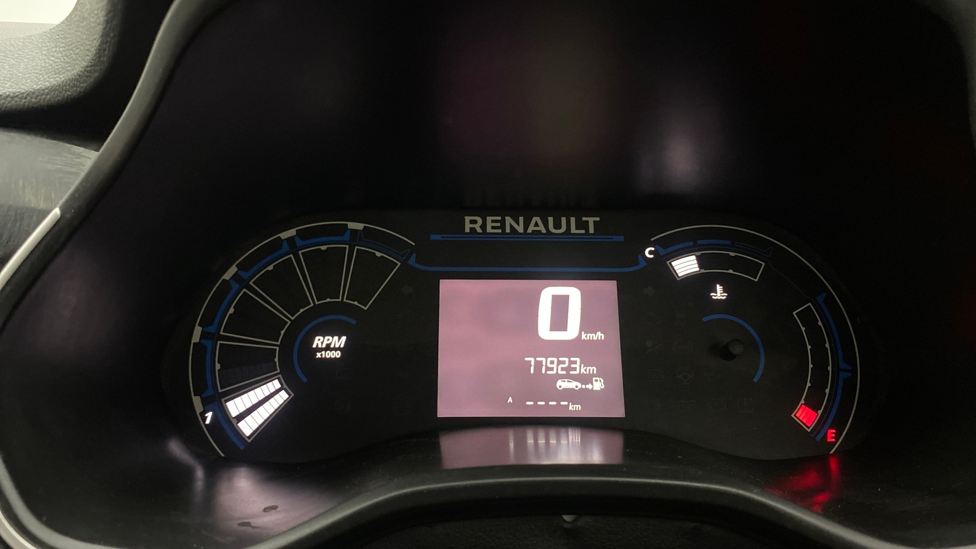 View 2020 Renault Triber RXE Image 35 Used 2020 Renault Triber RXE Image 35