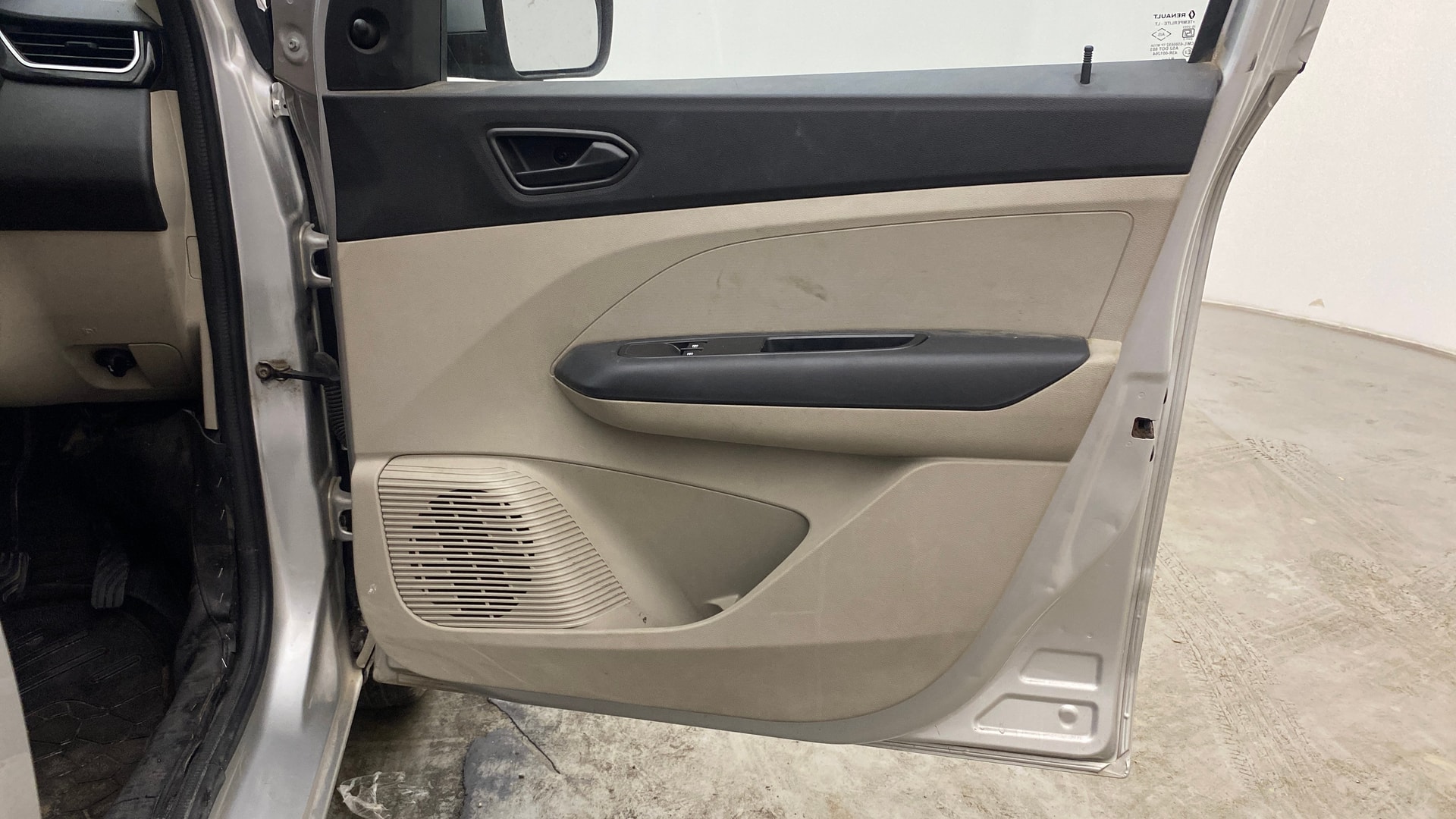 View 2020 Renault Triber RXE Image 34 Used 2020 Renault Triber RXE Image 34