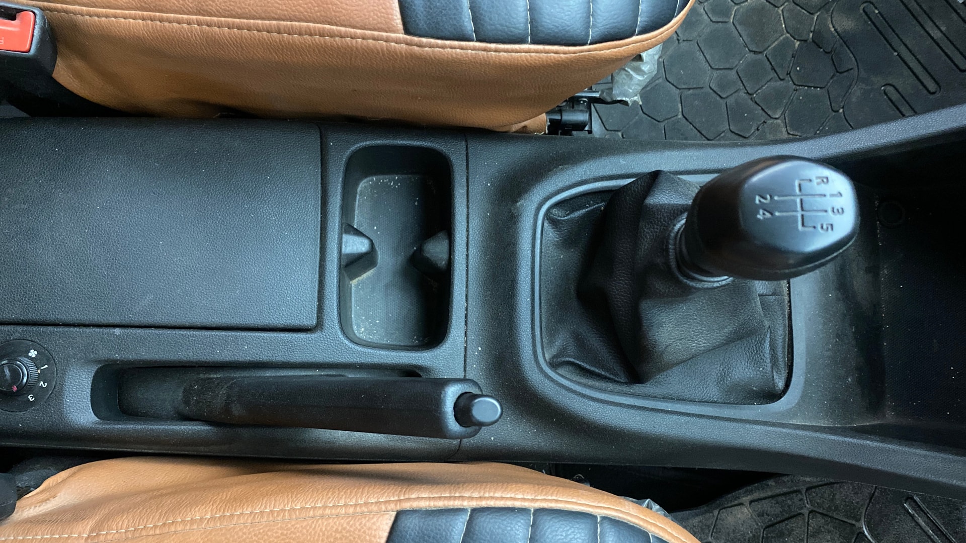 View 2020 Renault Triber RXE Image 39 Used 2020 Renault Triber RXE Image 39