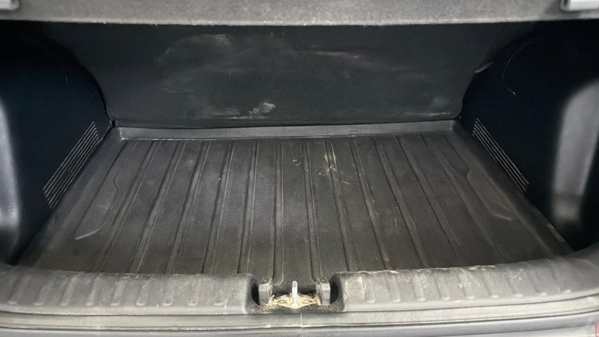 View 2022 Kia Sonet HTK Plus iMT Petrol Image 10 Used 2022 Kia Sonet HTK Plus iMT Petrol Image 10