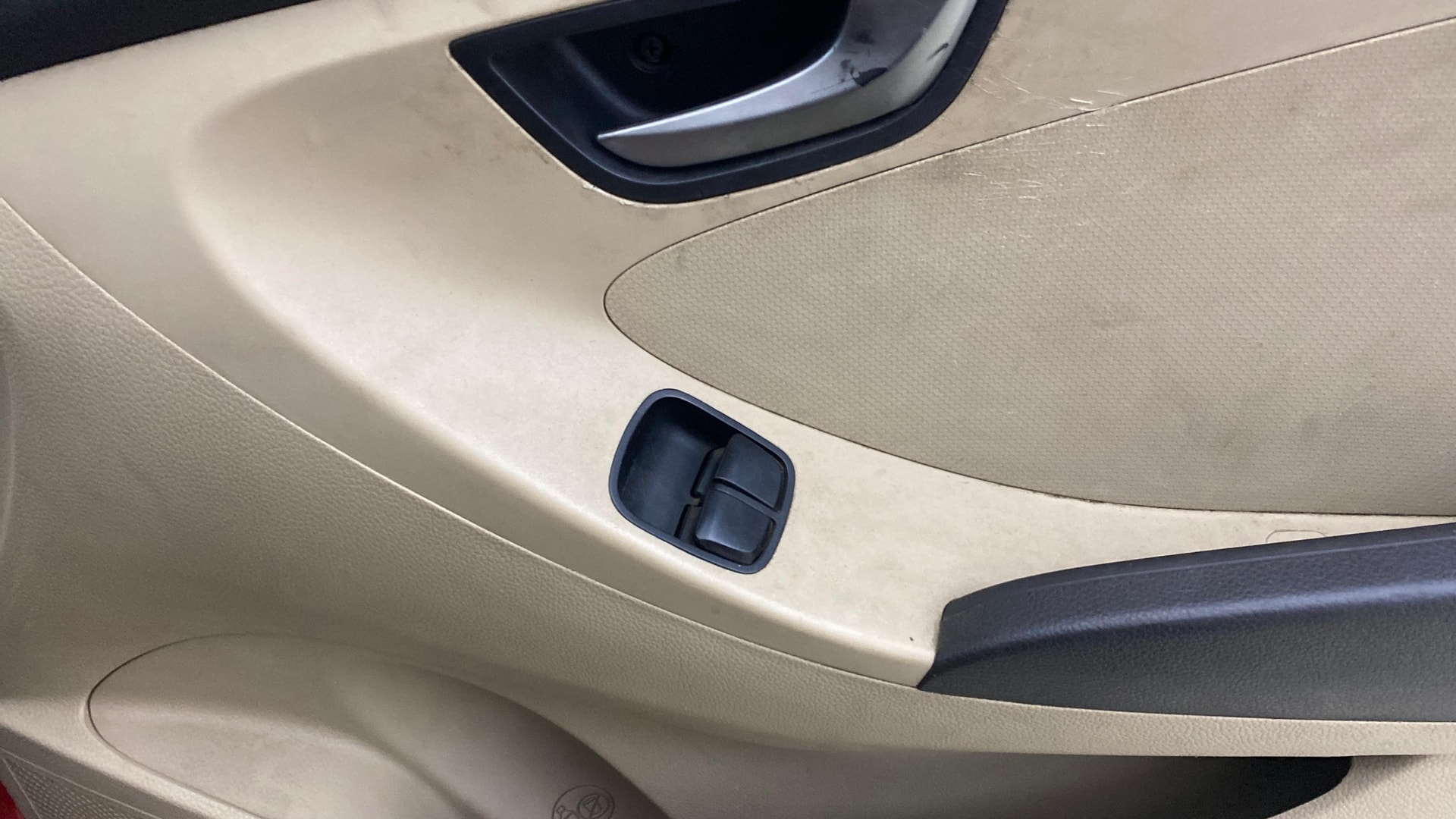View 2013 Hyundai EON Sportz Image 33 Used 2013 Hyundai EON Sportz Image 33