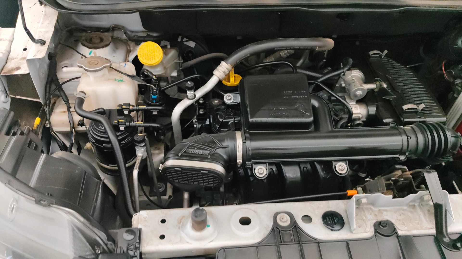 View 2022 Renault Triber RXZ Image 3 Used 2022 Renault Triber RXZ Image 3