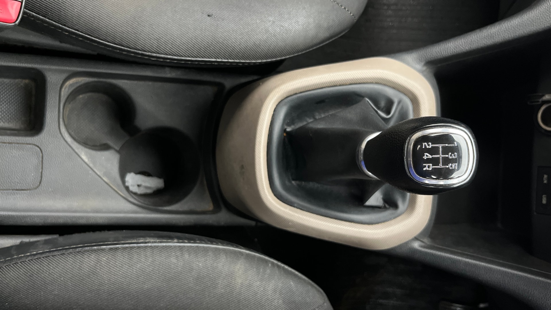 View 2017 Hyundai Grand i10 Sportz 1.2 Kappa Image 37 Used 2017 Hyundai Grand i10 Sportz 1.2 Kappa Image 37