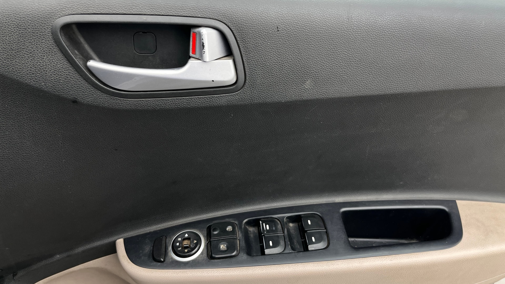 View 2017 Hyundai Grand i10 Sportz 1.2 Kappa Image 32 Used 2017 Hyundai Grand i10 Sportz 1.2 Kappa Image 32