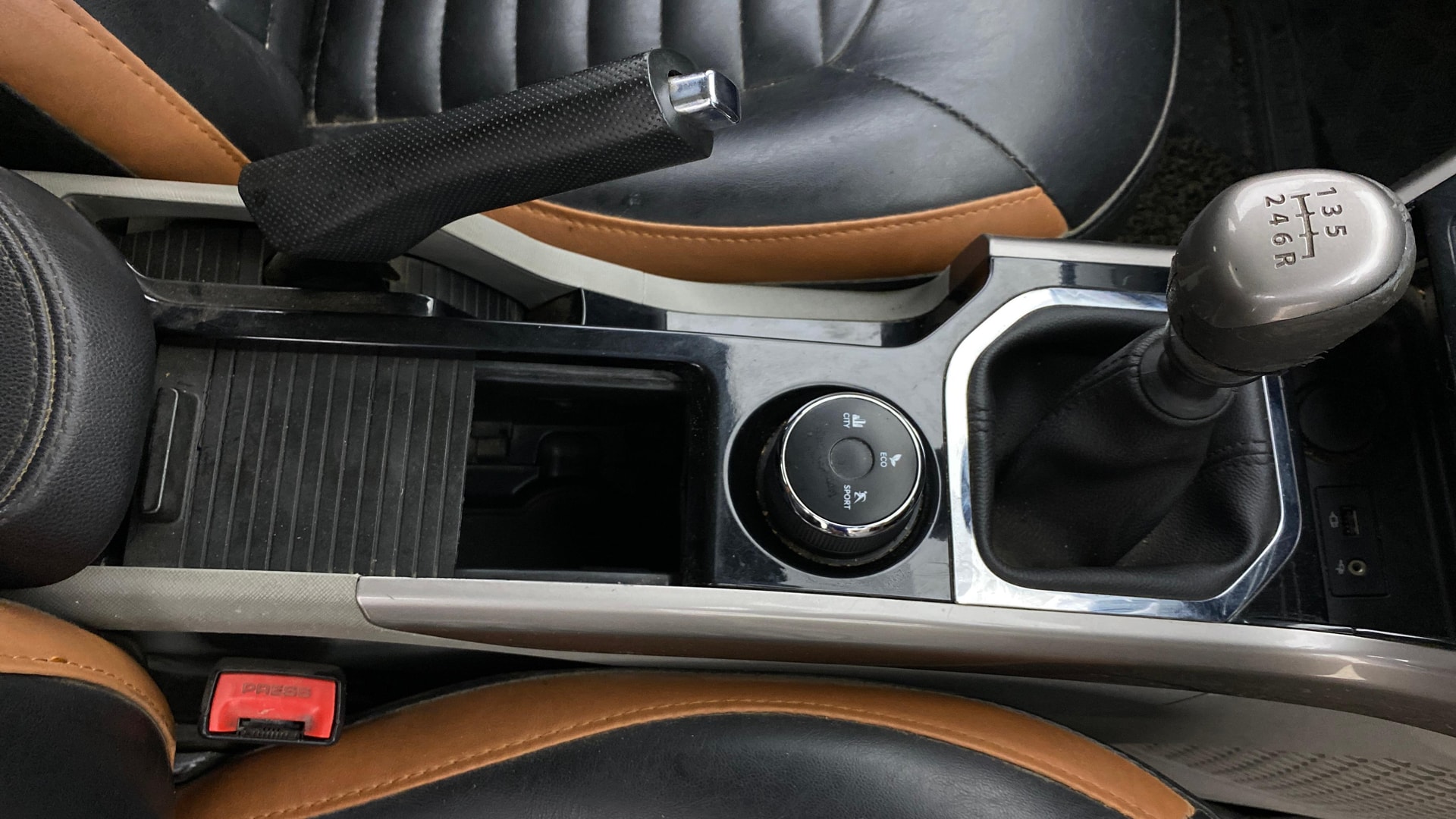View 2020 Tata Nexon Revotron XE Image 39 Used 2020 Tata Nexon Revotron XE Image 39