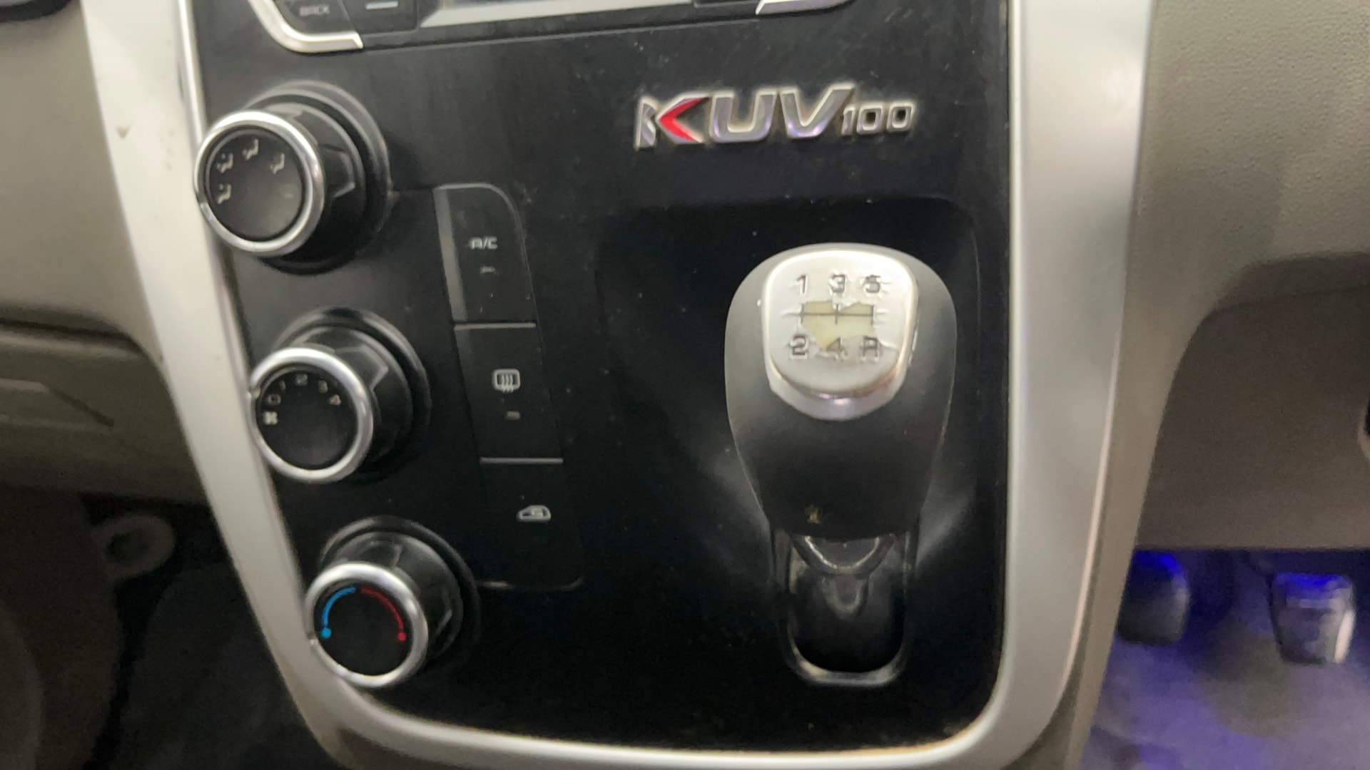 View 2016 Mahindra KUV100 K6 Plus Diesel 6 Seater BS IV Image 39 Used 2016 Mahindra KUV100 K6 Plus Diesel 6 Seater BS IV Image 39