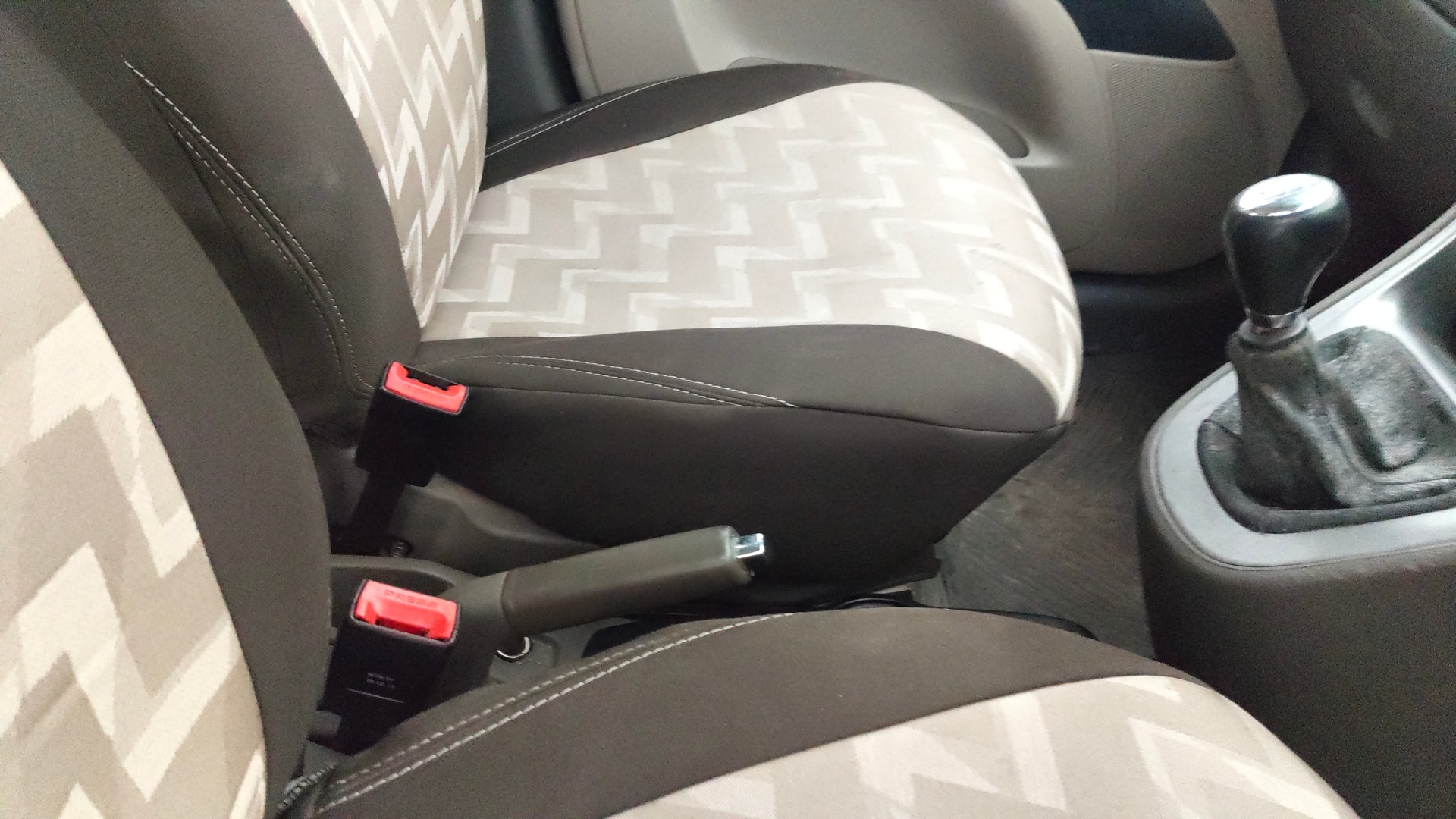 View 2013 Hyundai i10 1.2 Asta MT Image 38 Used 2013 Hyundai i10 1.2 Asta MT Image 38