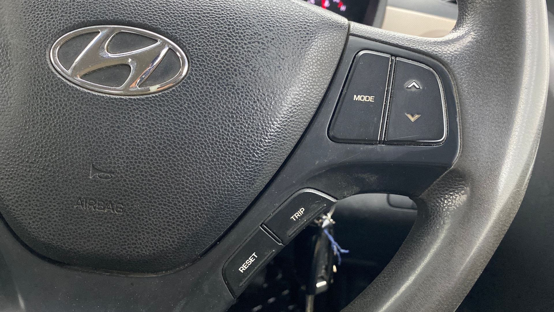 View 2017 Hyundai Grand i10 1.2 Sportz(O) Petrol Image 3 Used 2017 Hyundai Grand i10 1.2 Sportz(O) Petrol Image 3