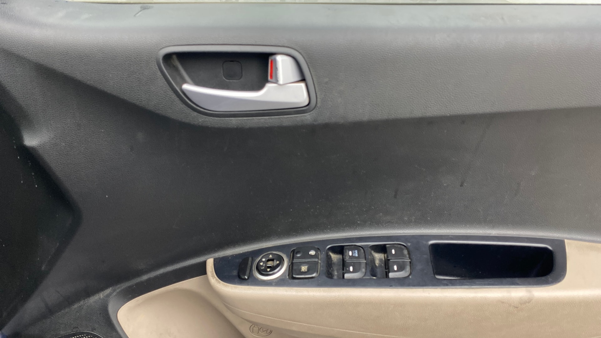 View 2017 Hyundai Grand i10 1.2 Sportz(O) Petrol Image 34 Used 2017 Hyundai Grand i10 1.2 Sportz(O) Petrol Image 34