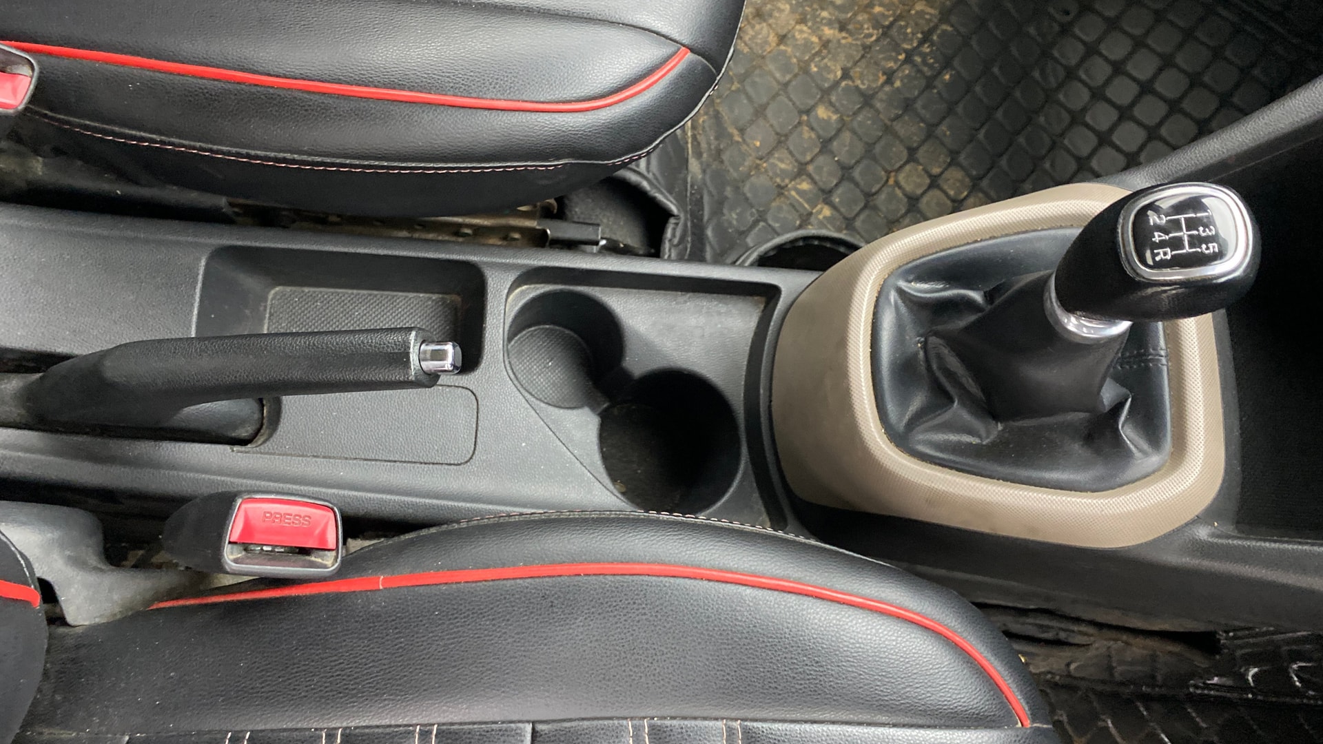View 2017 Hyundai Grand i10 1.2 Sportz(O) Petrol Image 39 Used 2017 Hyundai Grand i10 1.2 Sportz(O) Petrol Image 39