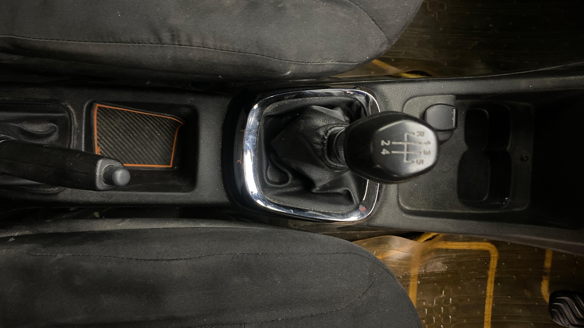 View 2017 Renault Kwid RXT 1.0 Image 37 Used 2017 Renault Kwid RXT 1.0 Image 37