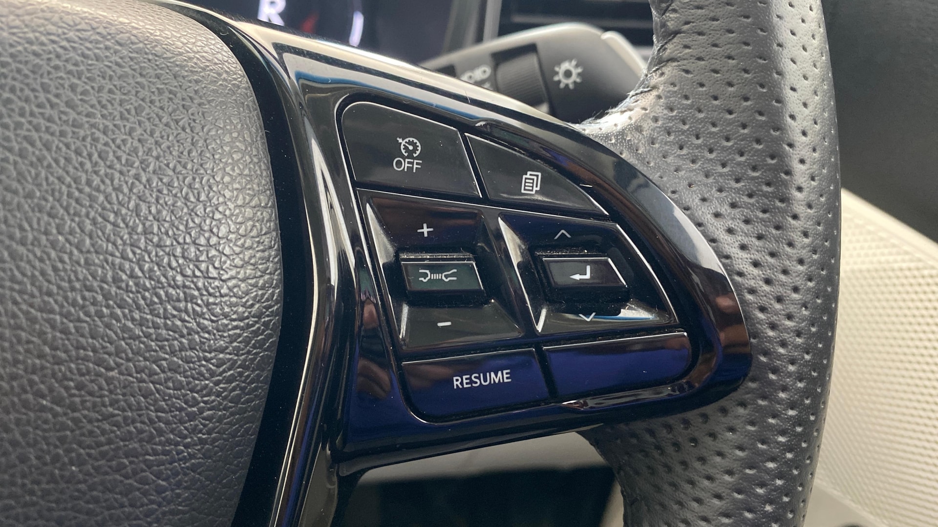 View 2025 Mahindra XUV 3XO AX5L 1.2 TGDi AT Image 3 Used 2025 Mahindra XUV 3XO AX5L 1.2 TGDi AT Image 3
